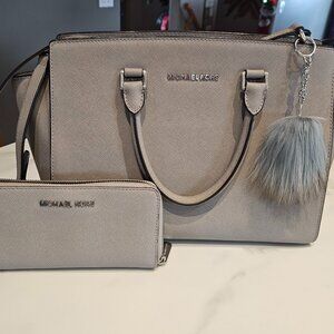 Michael Kors Selma bag with matching Wallet & PomPom Key chain